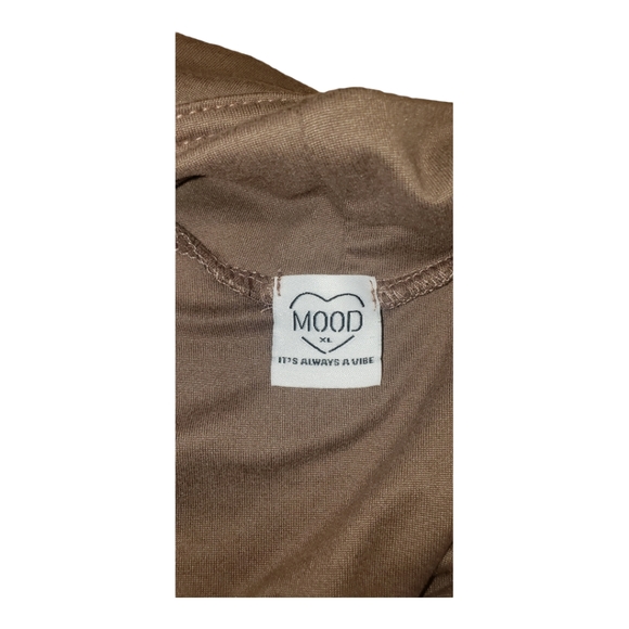 MOOD. XL. Long-sleeved crop top its chest cut out. NWT. (sku 331) - Picture 3 of 5